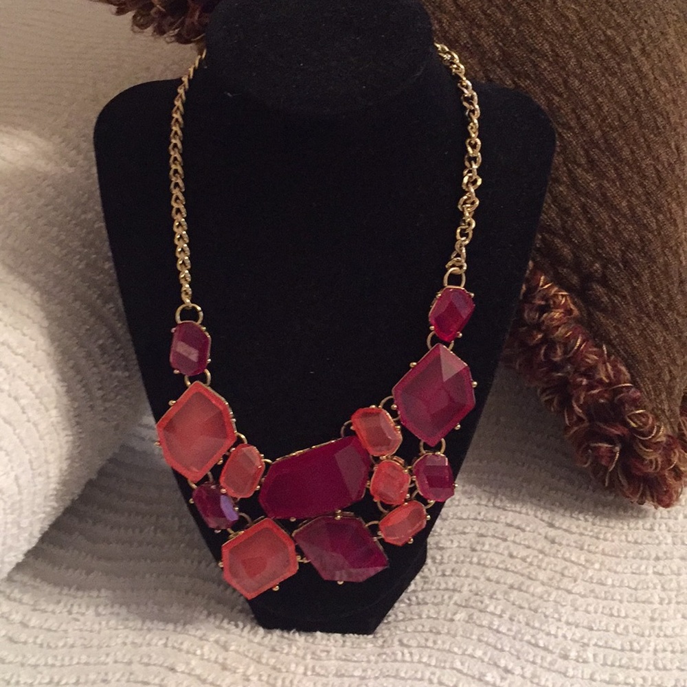 Burg chip stone necklace. Beautiful stones ๐ท๐ท - Picture 3 of 3